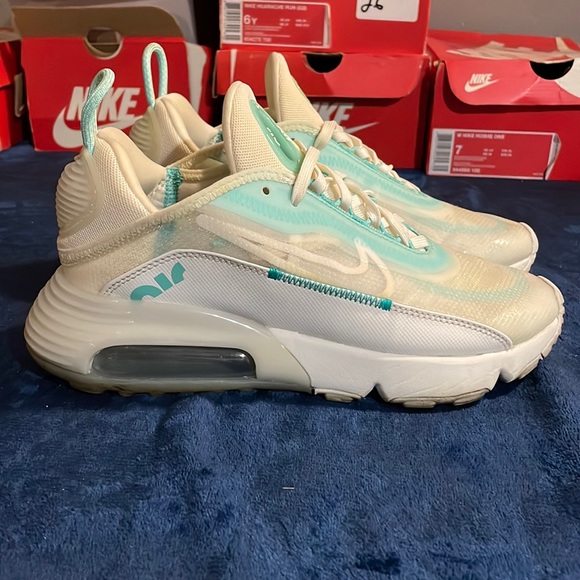 Nike Women's Air Max 2090 Sail/Aurora-Summit White-Black - Picture 1 of 13